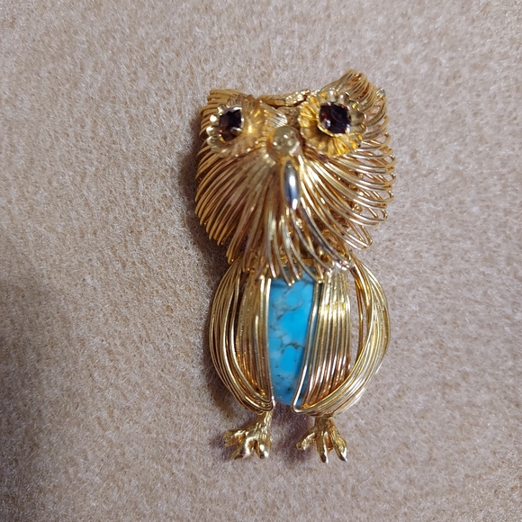 Elegant Gold Owl Brooch with Turquoise Accent - Picture 2 of 4